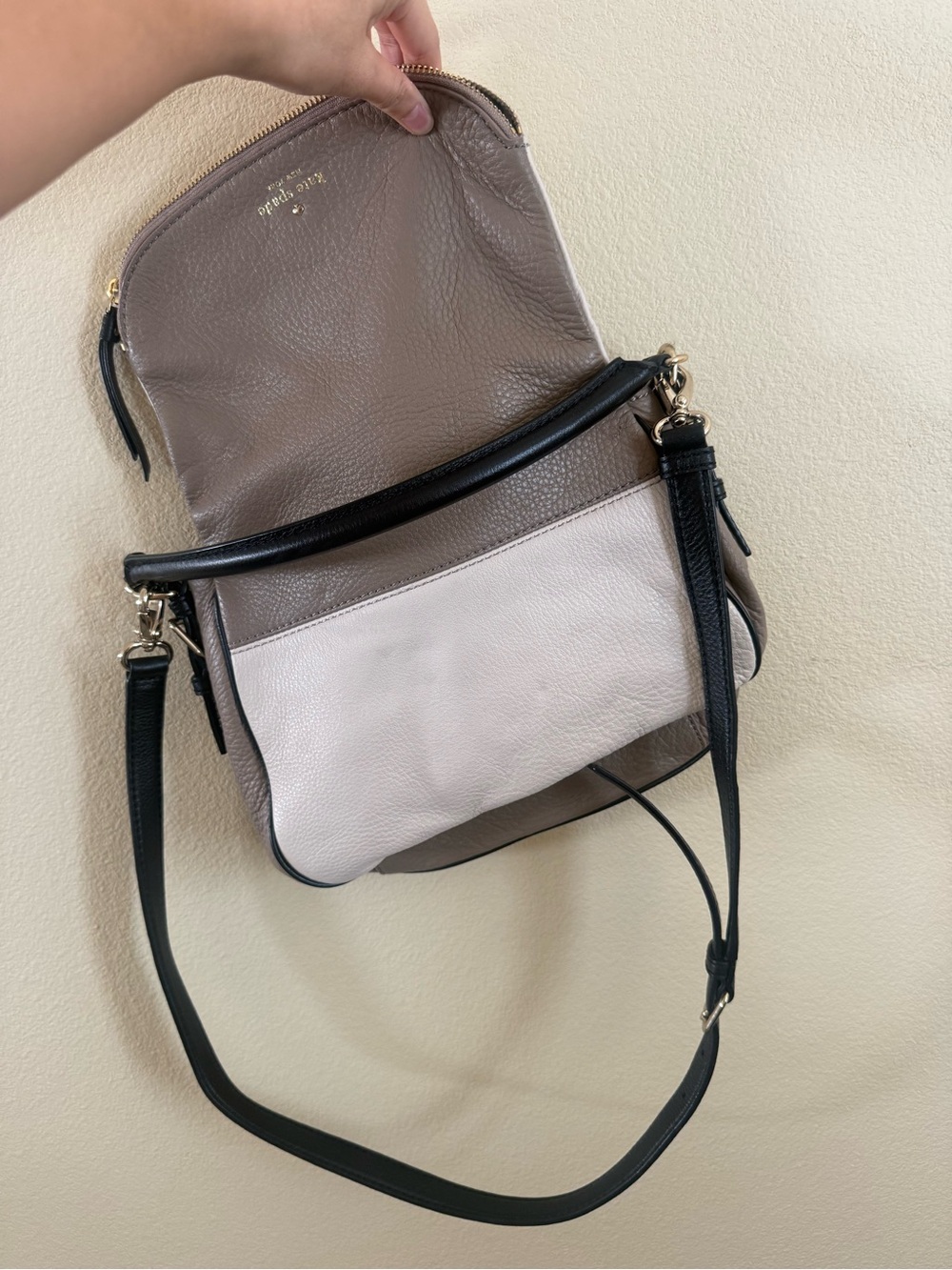 kate spade Two-Tone Medium Pebbled Leather Crossbody with Black Strap - Picture 2 of 3